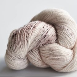 Multicolor garn nr. 2 prikket rosa