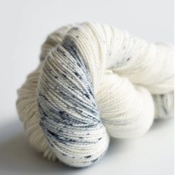 Multicolor garn nr. 4 prikket bl