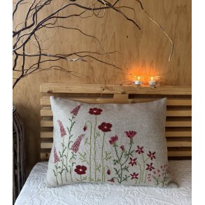 Red Flowers - pude - broderi