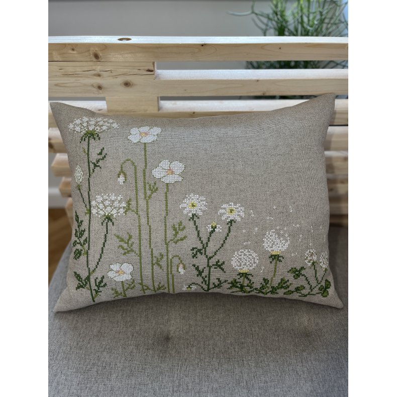 Wild on Purpose - pude - broderi