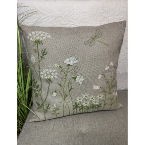 Wild on Purpose - Kvadratisk pude - broderi