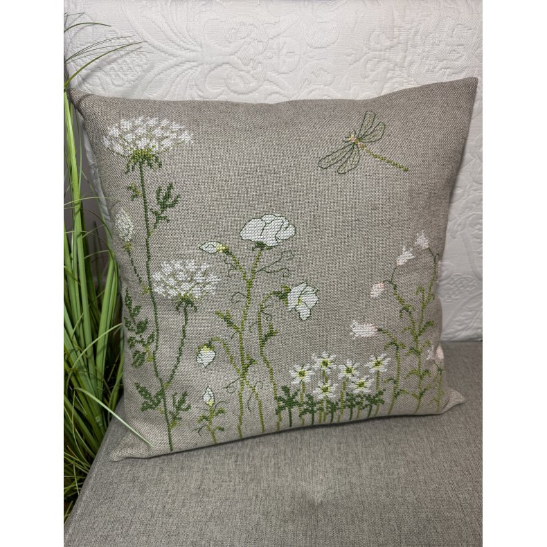 Wild on Purpose - Kvadratisk pude - broderi