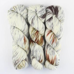 Writing in the sand garn